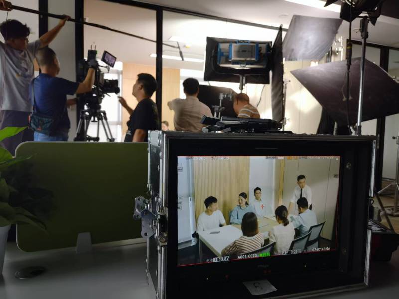 安平县TVC拍摄公司：科技产品视觉化大师，诠释未来感与功能美学